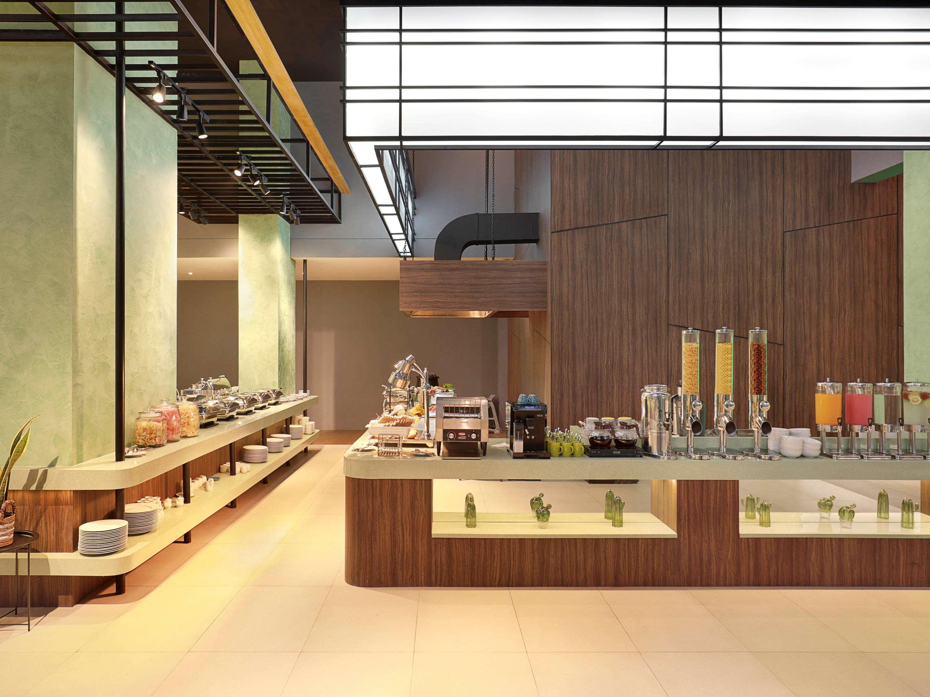Ibis Styles Jakarta Simatupang Esterno foto