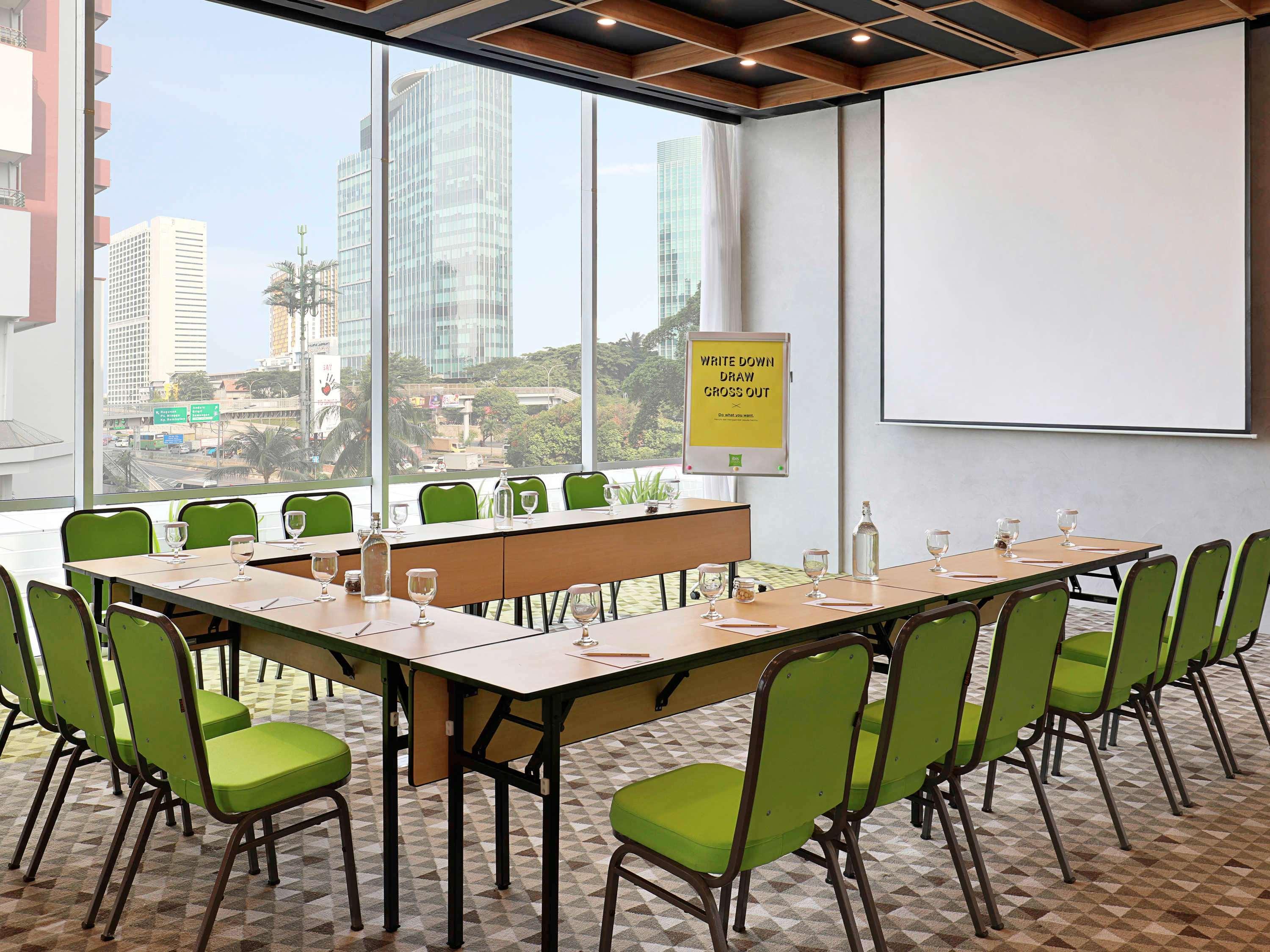 Ibis Styles Jakarta Simatupang Esterno foto