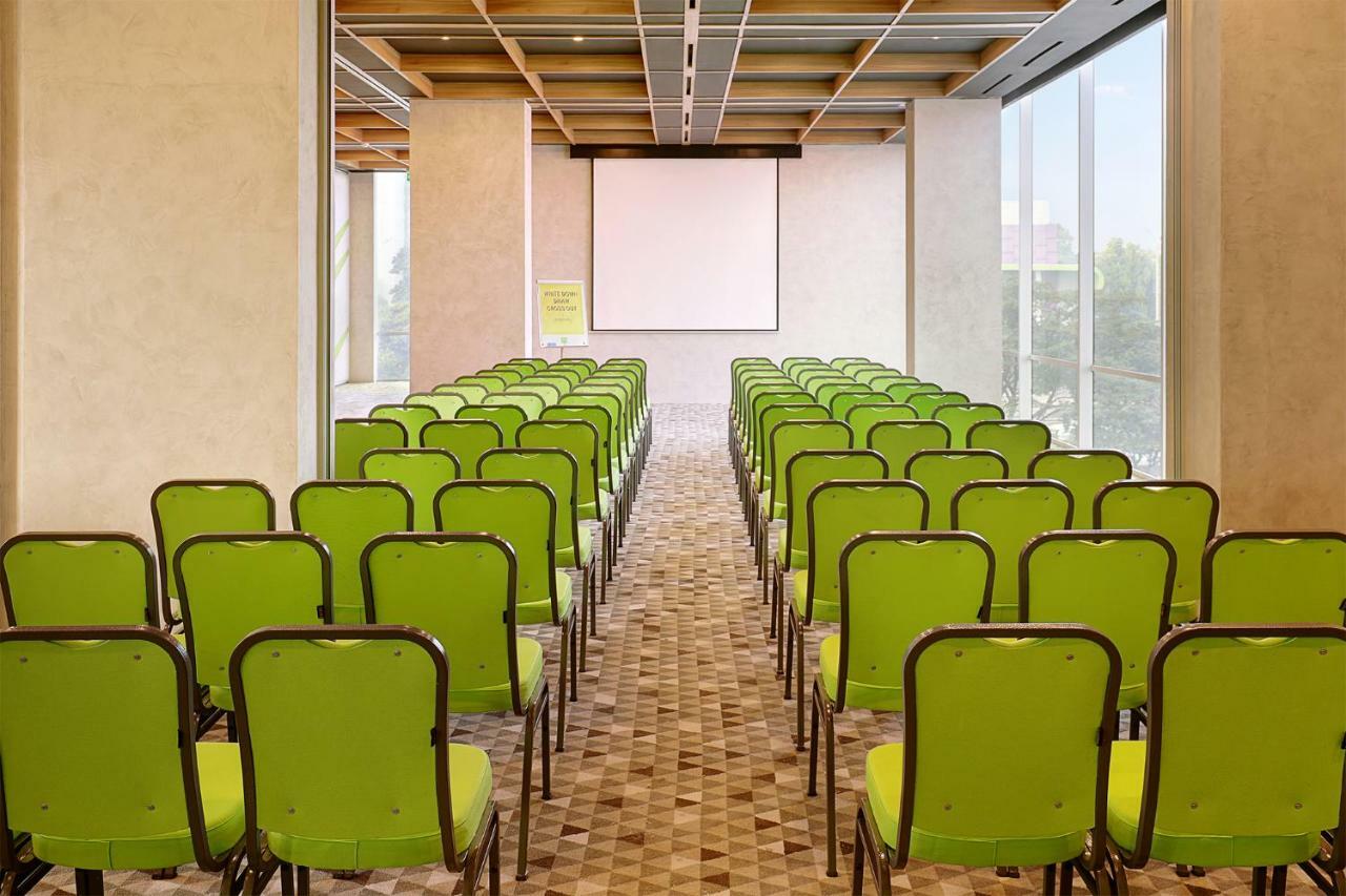 Ibis Styles Jakarta Simatupang Esterno foto